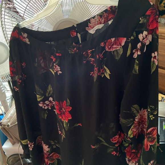 Women’s Reitman’s 2x floral blouse. - Picture 4 of 7